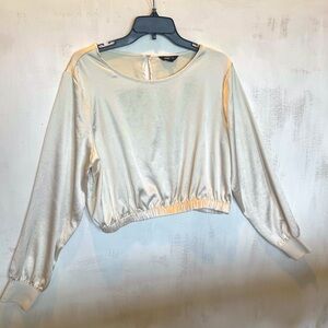 Woman’s off white Express Long Sleeve top blouse Size L